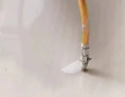 猇亭瓷砖空鼓维修公司专业解答在瓷砖铺贴过程中，如果使用的砂料过粗（如全部使用了粗砂），可能会导致以下问题